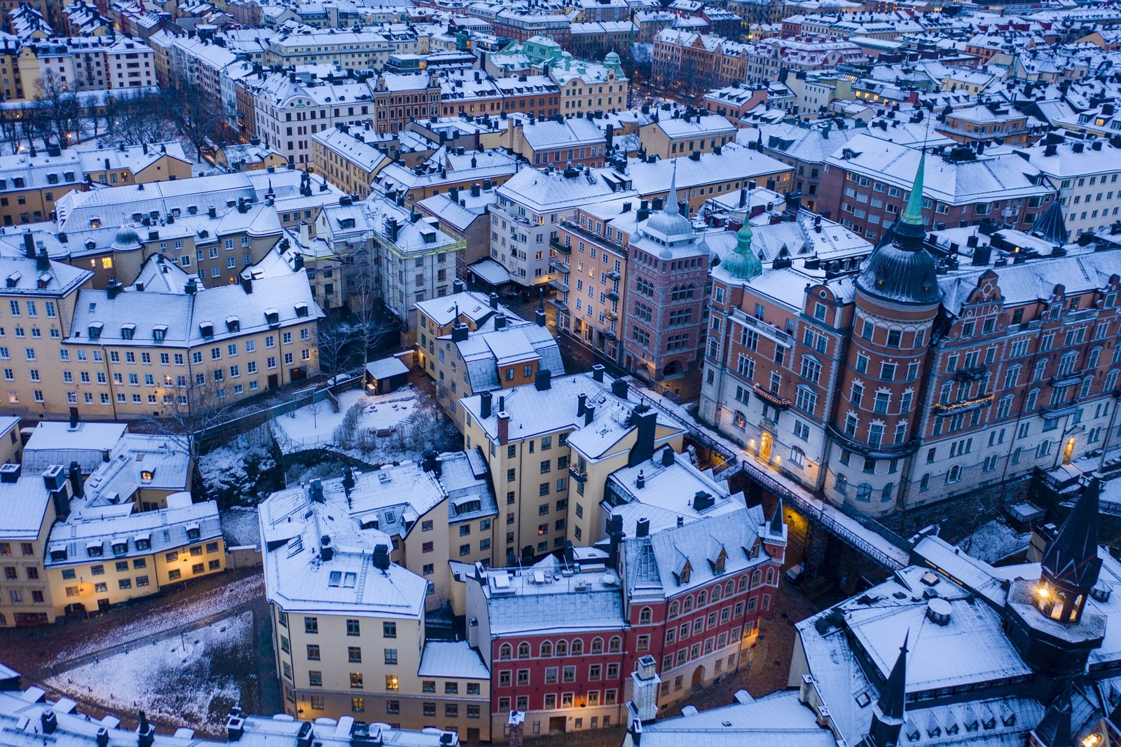 amazing view of a snowy cityscape during an early morning